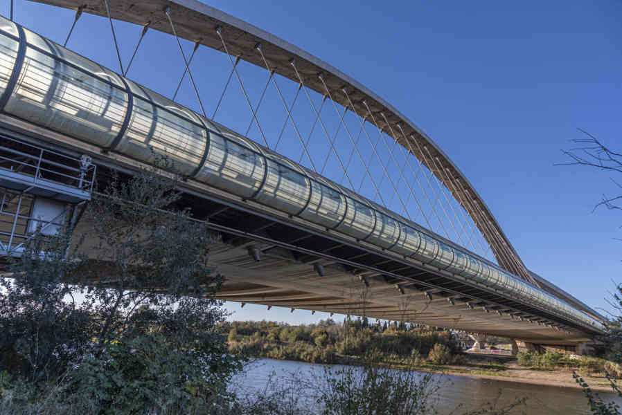 Zaragoza 127 - puente del Tercer Milenio.jpg